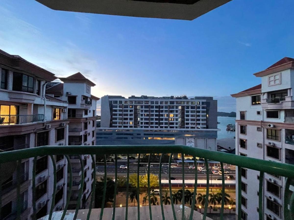 Penthouse Marina Court Vacation Home 4 Bedrooms Kota Kinabalu 14Pax Exterior photo