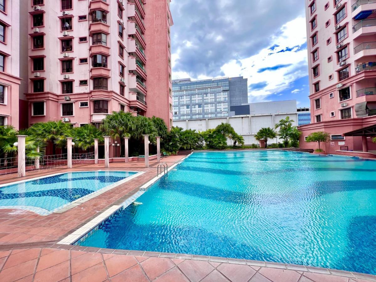 Penthouse Marina Court Vacation Home 4 Bedrooms Kota Kinabalu 14Pax Exterior photo
