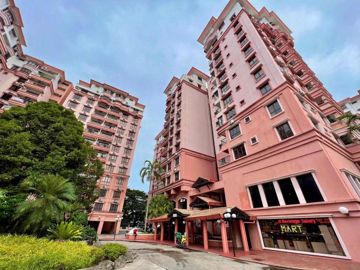 Penthouse Marina Court Vacation Home 4 Bedrooms Kota Kinabalu 14Pax Exterior photo